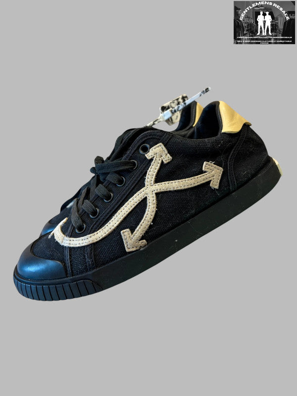 Off-White Trainers - PL384 - Gentlemens Resale