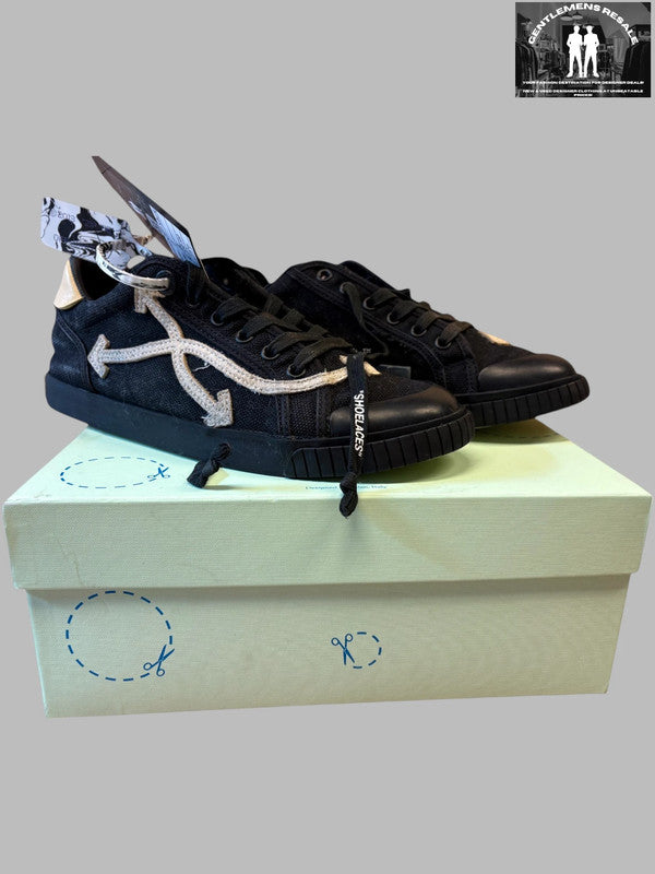 Off-White Trainers - PL384 - Gentlemens Resale