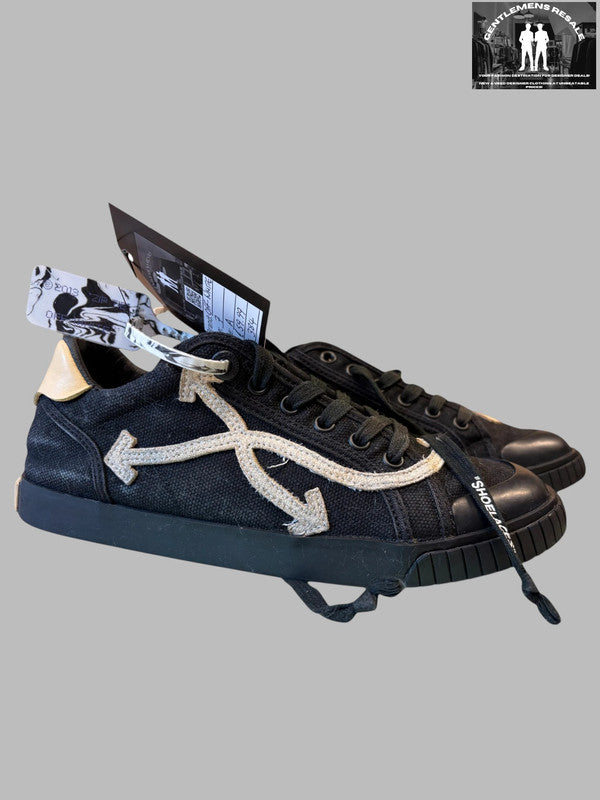 Off-White Trainers - PL384 - Gentlemens Resale