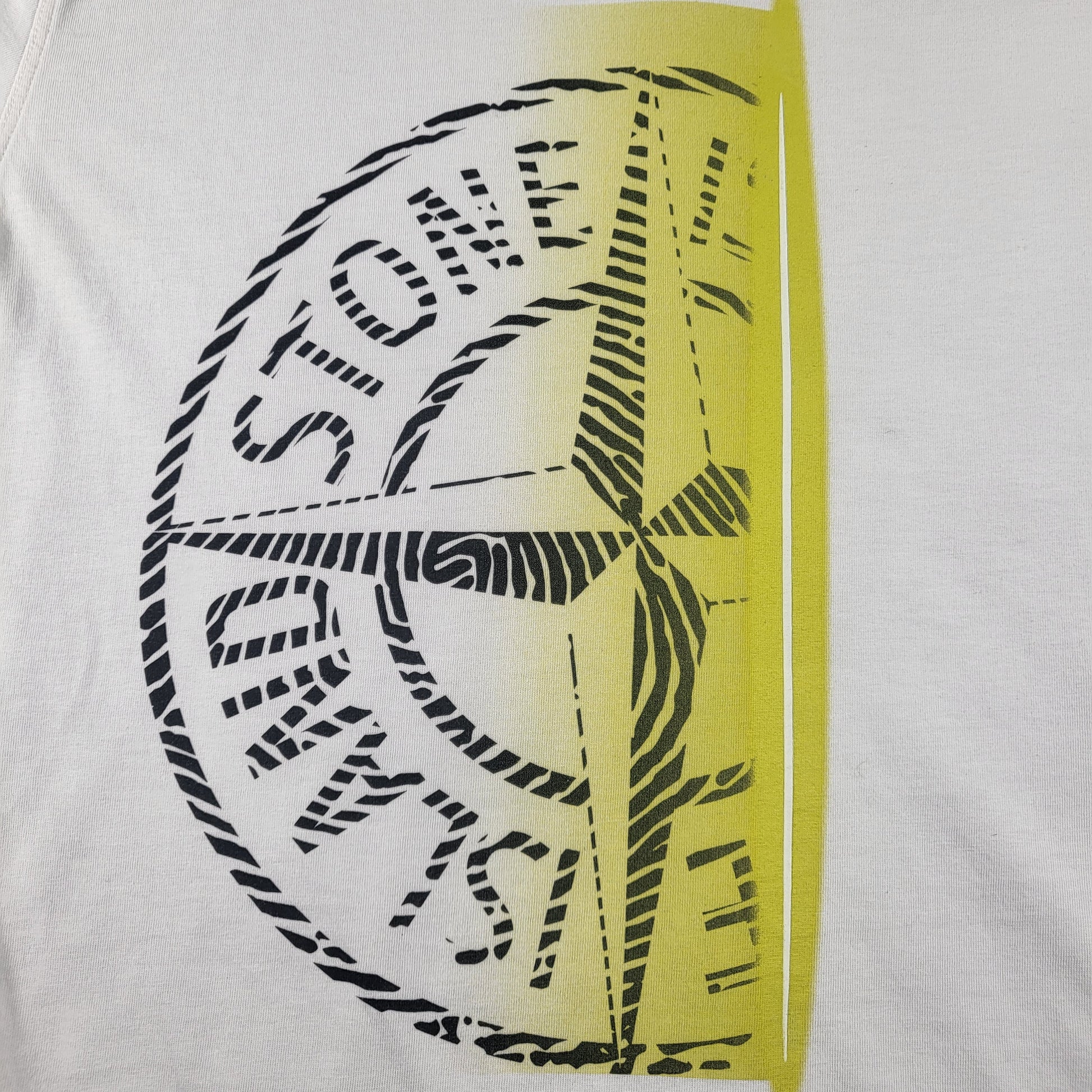 Stone Island T-Shirt ( half a Stone Island logo front) - Gentlemens Resale