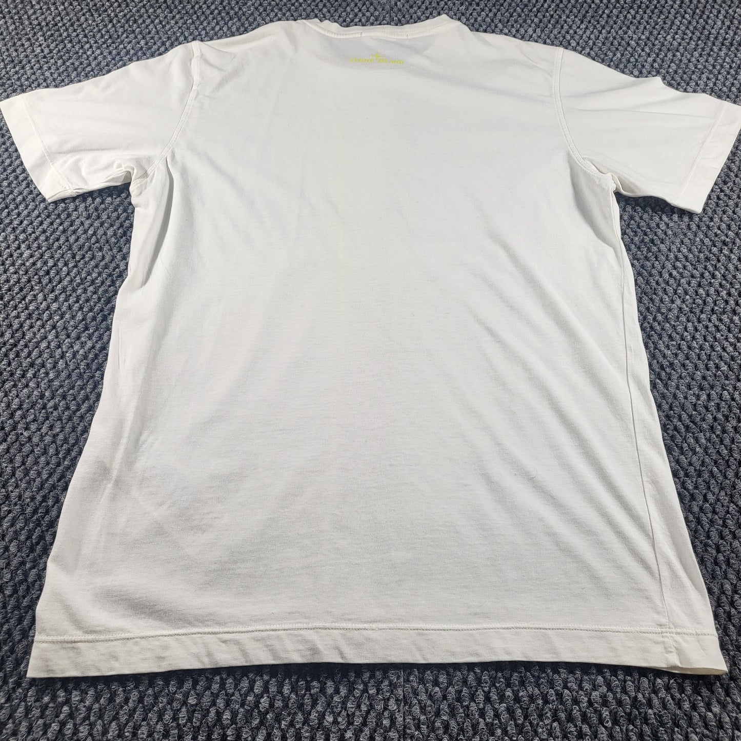 Stone Island T-Shirt ( half a Stone Island logo front) - Gentlemens Resale