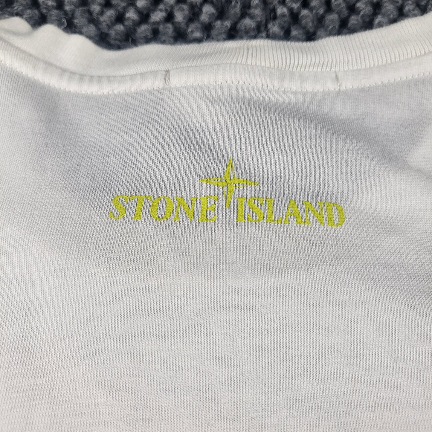 Stone Island T-Shirt ( half a Stone Island logo front) - Gentlemens Resale
