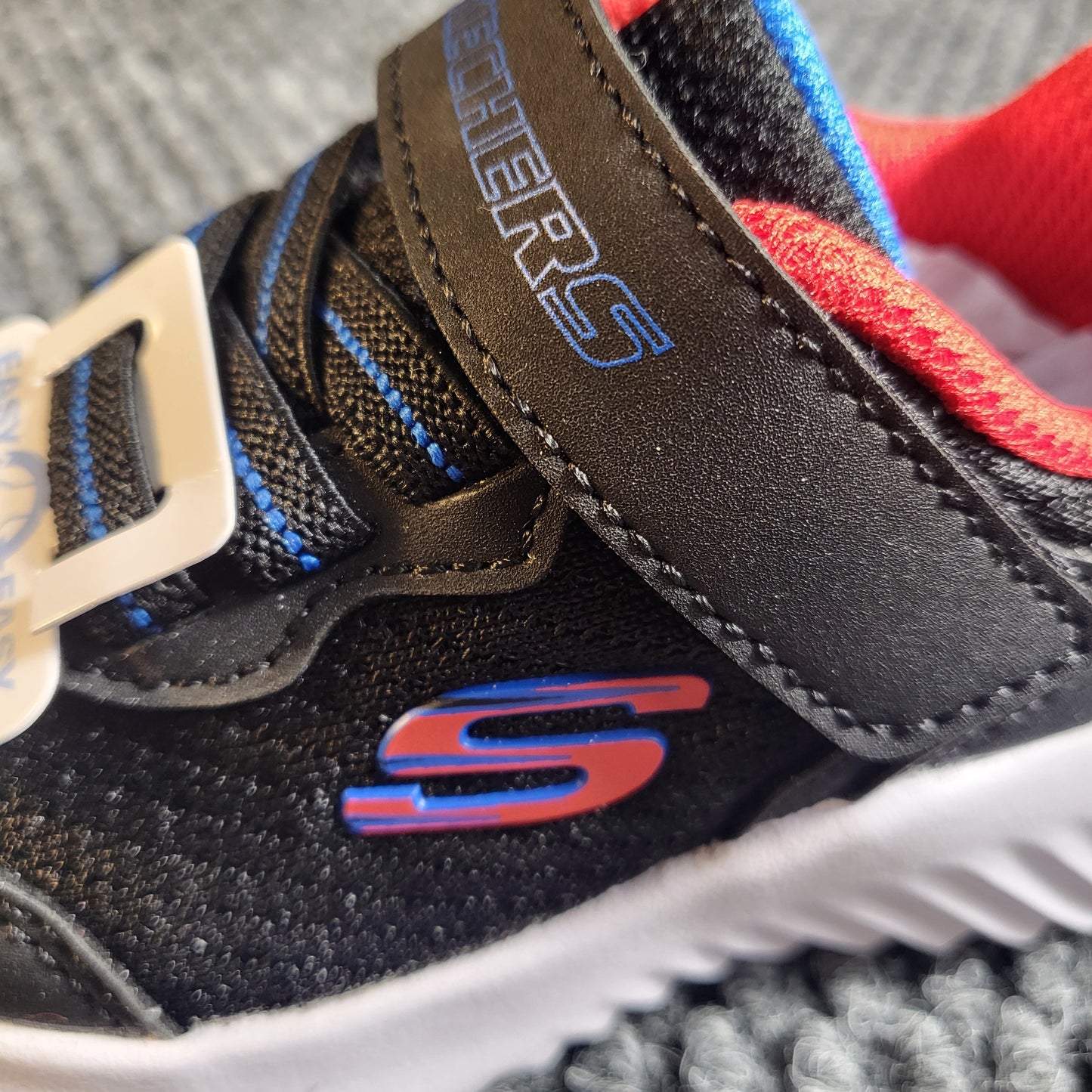 Skechers Lightweight Gore & Strap Trainers - Gentlemens Resale