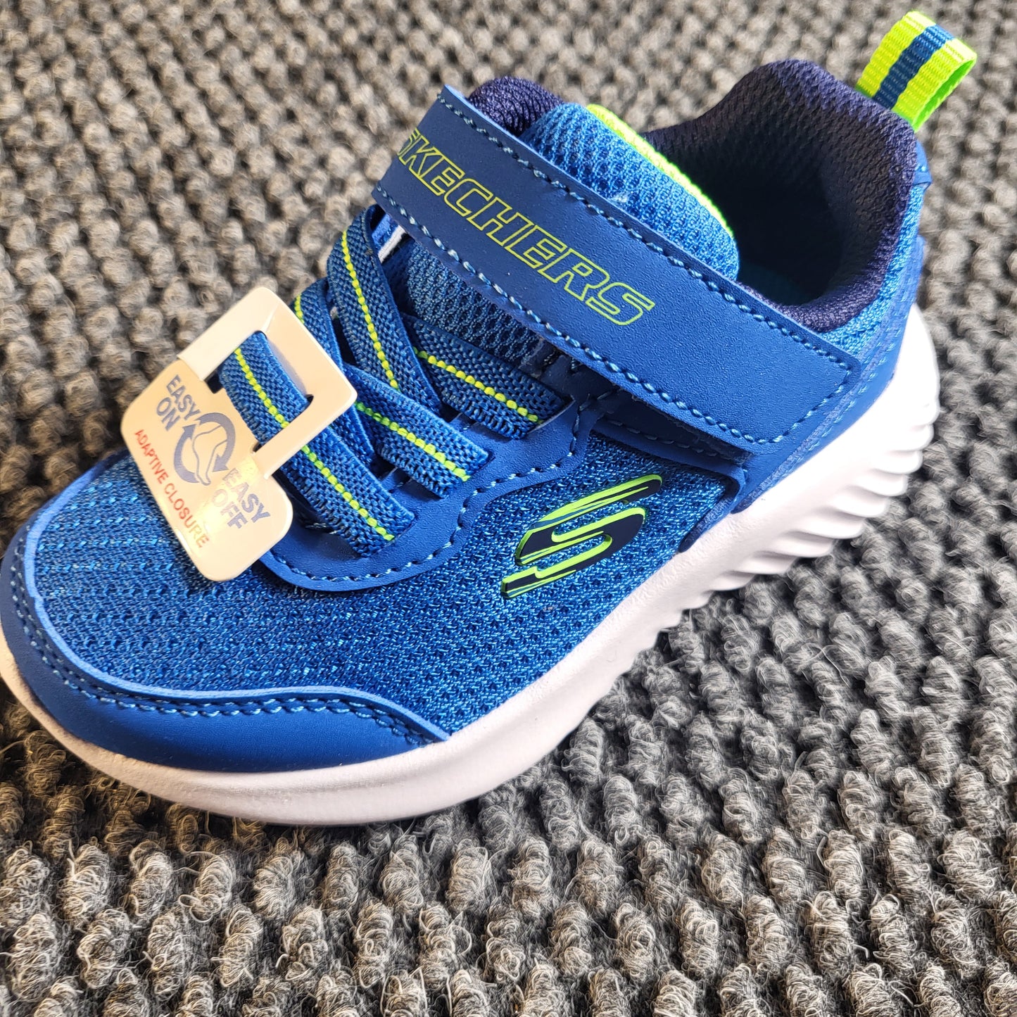 Skechers Lightweight Gore & Strap Trainers - Gentlemens Resale