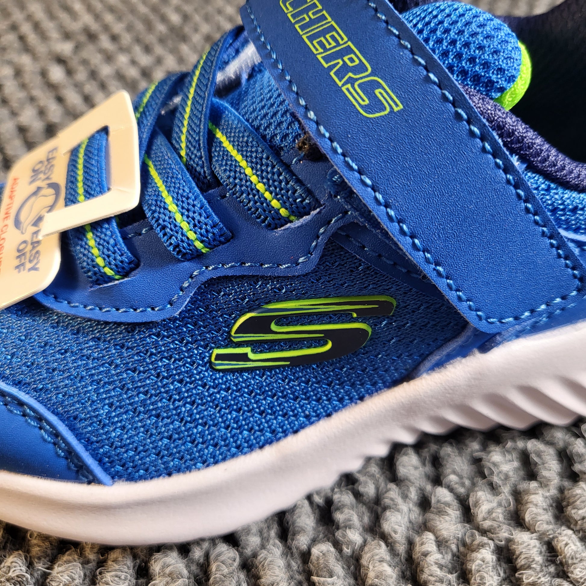 Skechers Lightweight Gore & Strap Trainers - Gentlemens Resale