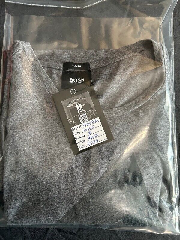 Pre-Loved - Hugo Boss Slim Fit T-Shirt with dark grey geometric design (PL324) - Gentlemens Resale