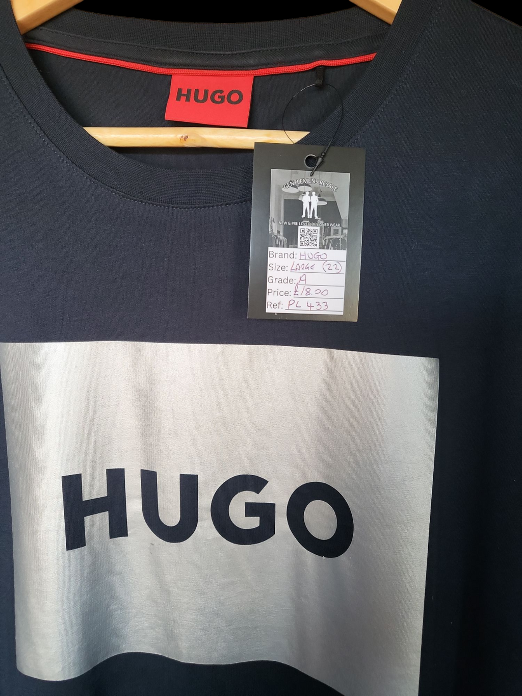 HUGO T Shirt Large ( Excellent) - PL433 - Gentlemens Resale